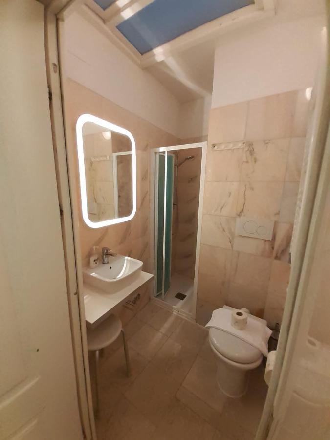 Blooming Gate Hotel Venesia Bagian luar foto