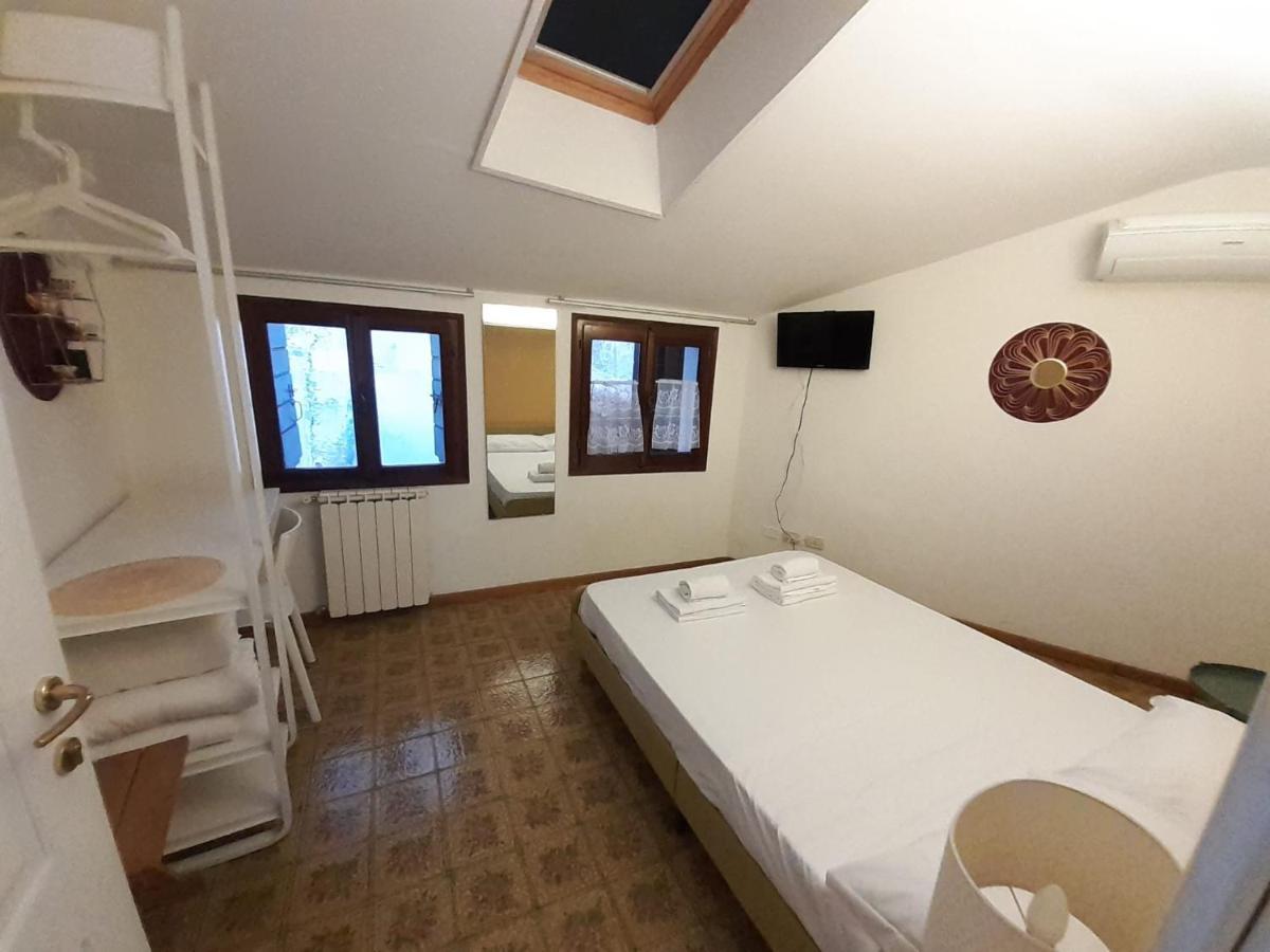 Blooming Gate Hotel Venesia Bagian luar foto