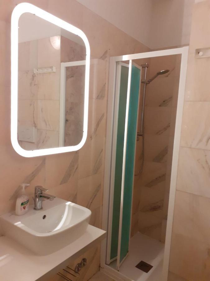 Blooming Gate Hotel Venesia Bagian luar foto