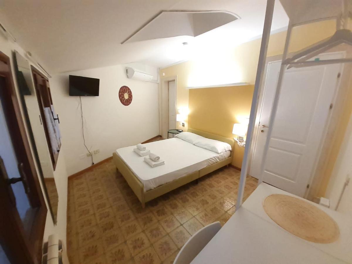 Blooming Gate Hotel Venesia Bagian luar foto