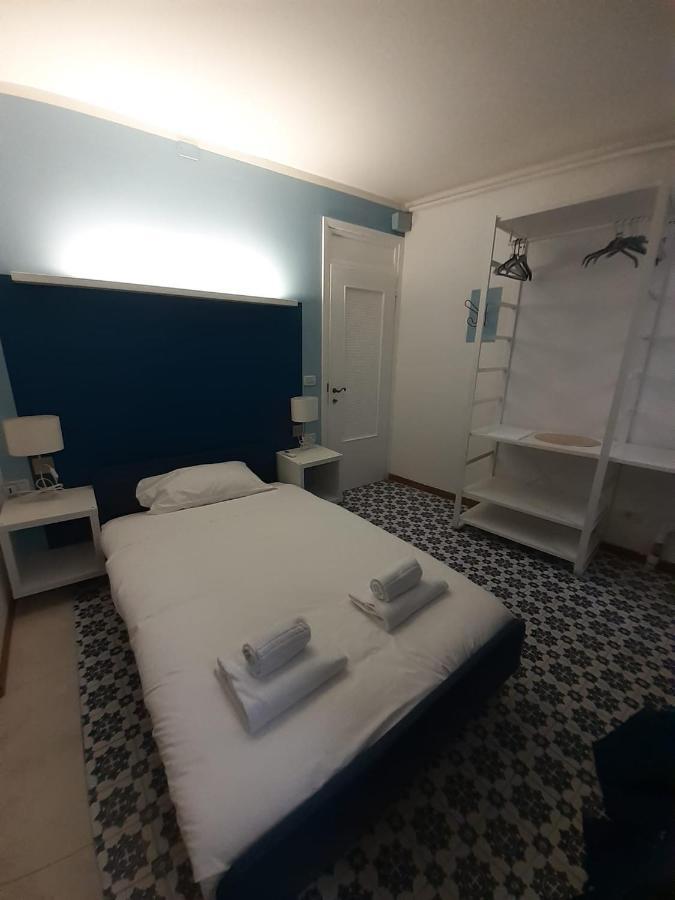 Blooming Gate Hotel Venesia Bagian luar foto