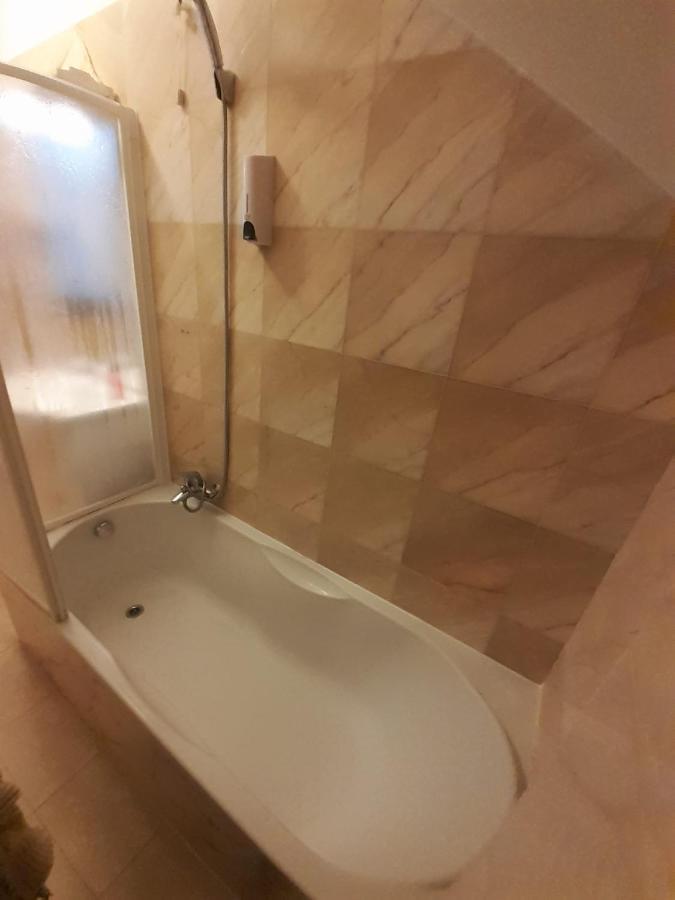 Blooming Gate Hotel Venesia Bagian luar foto